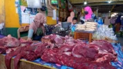 Jelang Idul Fitri, Pemkab Maros Intensifkan Pemeriksaan Daging di Pasar