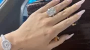 Pacar Ronaldo Pamer Cincin Berlian Rp67 Miliar, Isyaratkan Bakal Menikah?