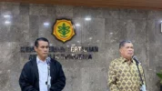 Menteri Pertanian, Andi Amran Sulaiman (Kiri) dan Menteri Pertanian dan Keterjaminan Makanan Malaysia, Datuk Seri Haji Mohamad Bin Sabu