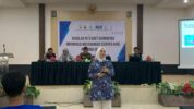 Wakil Ketua DPRD Sulbar Dr. Sitti Suraidah Suhardi Menjadi Pemateri Dalam Kegiatan Sekolah Internet Komunitas Informasi Masyarakat (Senter KIM) Dinas Kominfopers Sulbar di Kabupaten Majene, Kamis (17/05/2025).