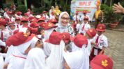 Ketua TP PKK Kota Bekasi Meninjau Kegiatan MPLS ke Sejumlah Sekolah