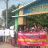Sejumlah Masyarakat yang Tergabung Dalam Forum Masyarakat Pantai Mekar (Formades PM) Menuntut Transparansi Anggaran Desa Tahun 2020-2024